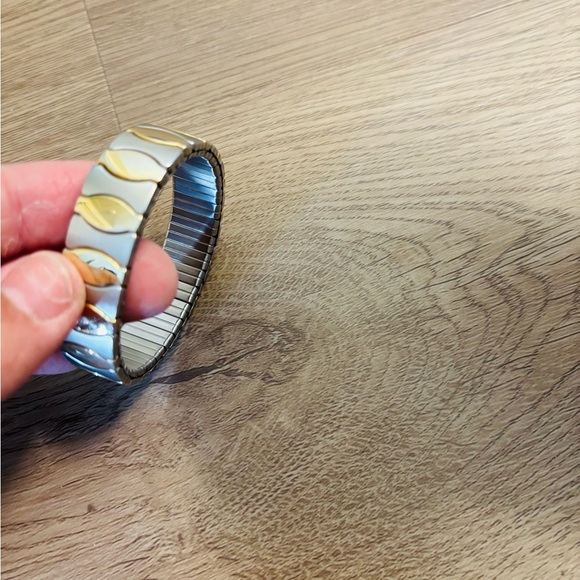 Gold and Silver color Bracelet - Picture 5 of 6